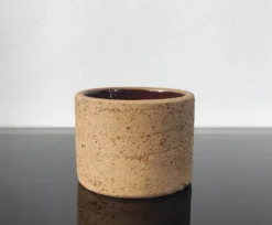 Tasse, pot en grès brut pyrité et émail