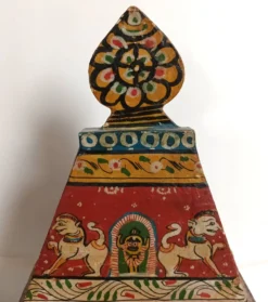 Temple indien en bois peint à la main