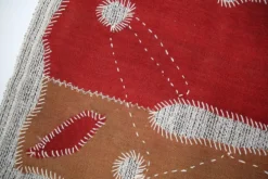 Tenture murale en textile bourgogne, tapis tissé à la main