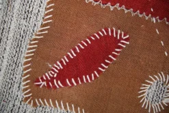 Tenture murale en textile bourgogne, tapis tissé à la main