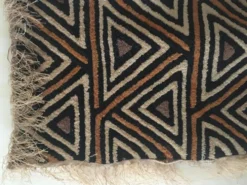 Tenture murale en tissu Kuba fait main de la République Démocratique du Congo, années 1960.