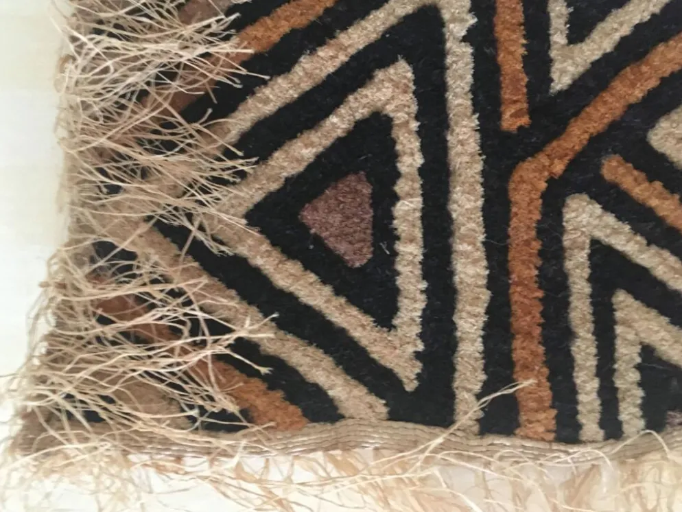 Tenture murale en tissu Kuba fait main de la République Démocratique du Congo, années 1960.