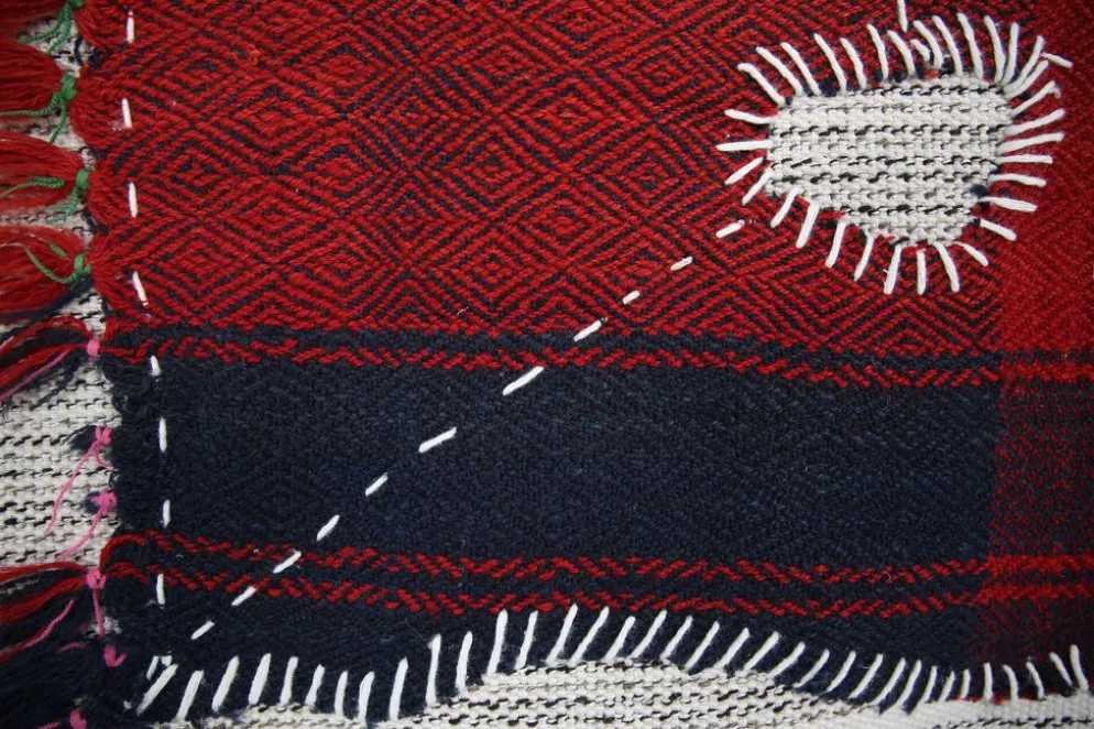 Tenture murale tribale tissée à la main, art textile boho, 103x106 cm