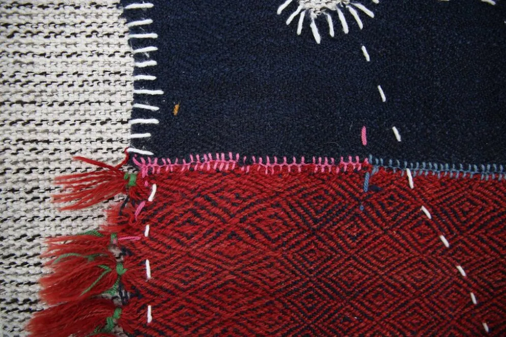 Tenture murale tribale tissée à la main, art textile boho, 103x106 cm