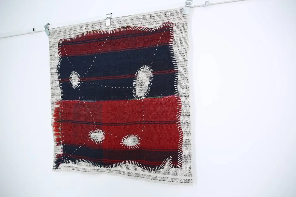 Tenture murale tribale tissée à la main, art textile boho, 103x106 cm
