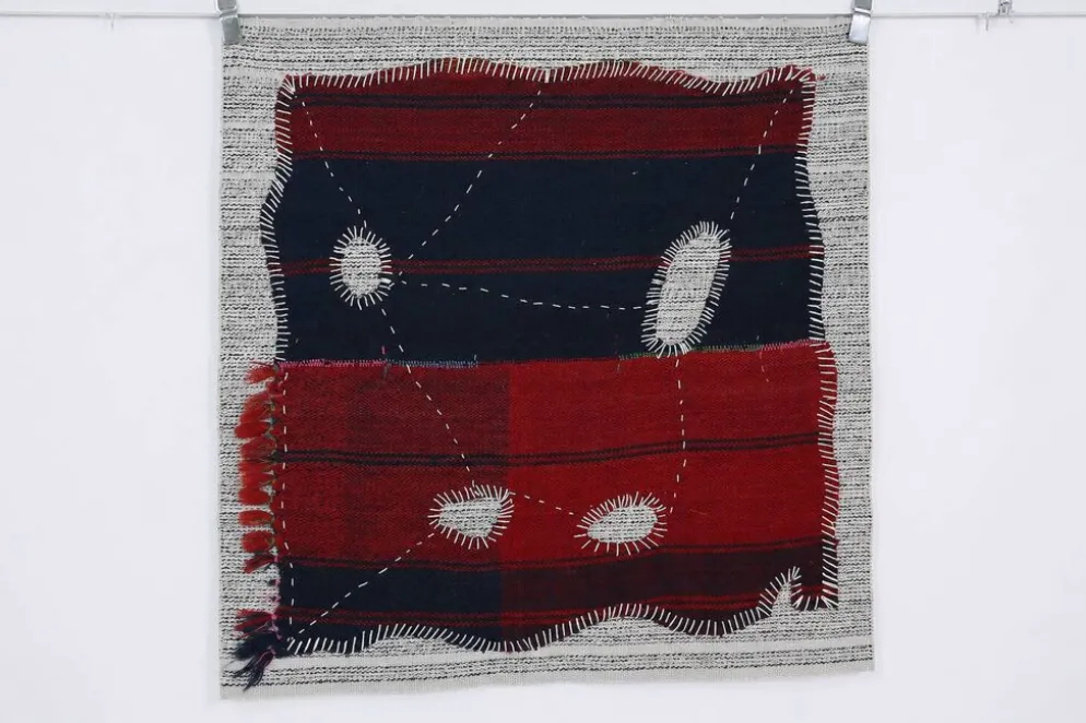 Tenture murale tribale tissée à la main, art textile boho, 103x106 cm