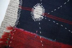 Tenture murale tribale tissée à la main, art textile boho, 103x106 cm