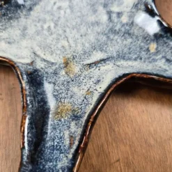 Étoile en céramique artisanale – Émail nuancé bleu & crème – Vide-poche ou décoration poétique