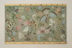 Toile peinte à décor de lémuriens, oiseaux et fleurs. Contemporain.