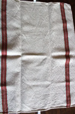 Torchon ancien chevrons bandes rouge vert