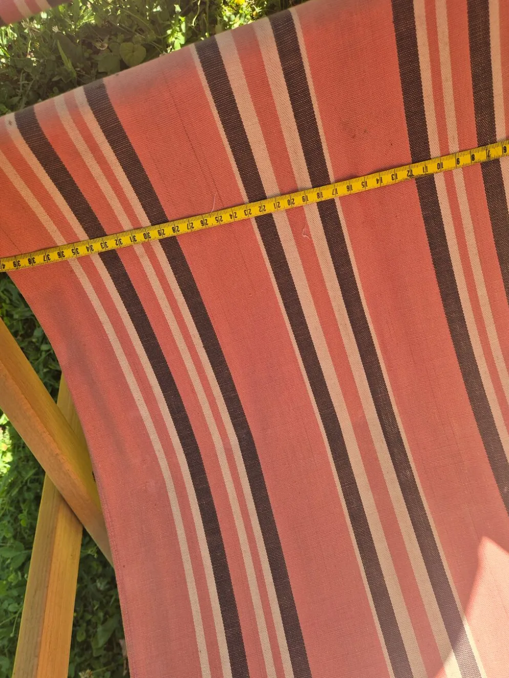 transat chilienne vintage bois et toile a rayures avec repose pied