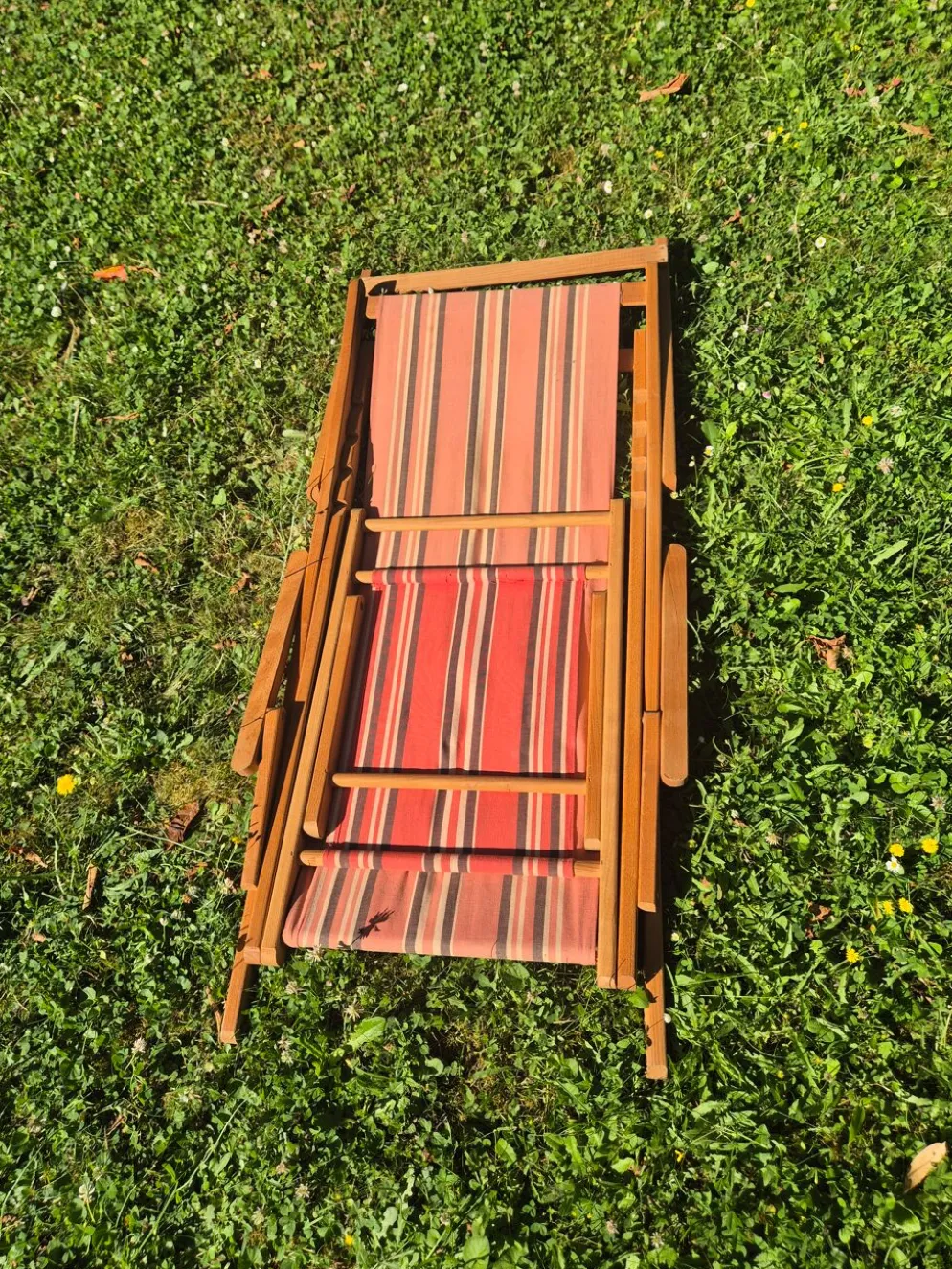transat chilienne vintage bois et toile a rayures avec repose pied