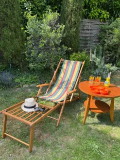 Transat/ chilienne vintage en bois avec repose-pieds — Années 60