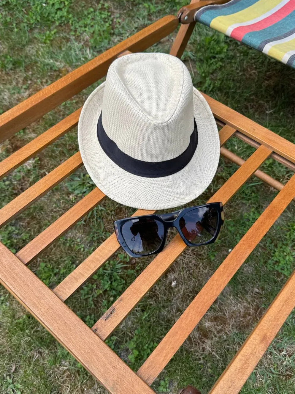 Transat/ chilienne vintage en bois avec repose-pieds — Années 60