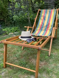 Transat/ chilienne vintage en bois avec repose-pieds — Années 60