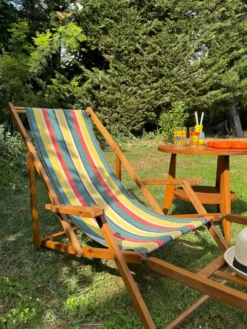 Transat/ chilienne vintage en bois avec repose-pieds — Années 60