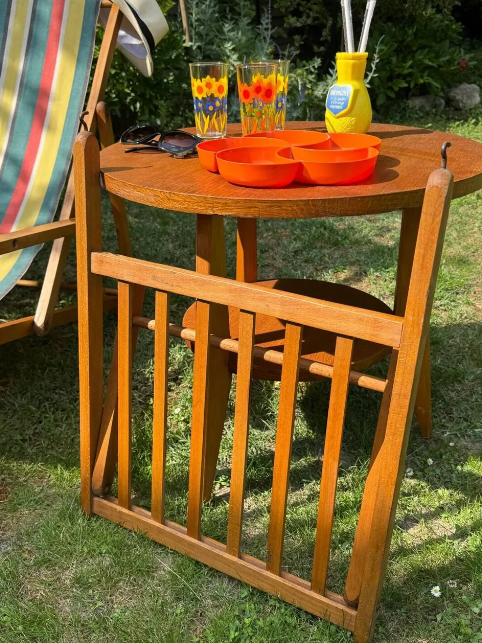 Transat/ chilienne vintage en bois avec repose-pieds — Années 60