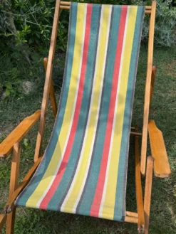 Transat/ chilienne vintage en bois avec repose-pieds — Années 60