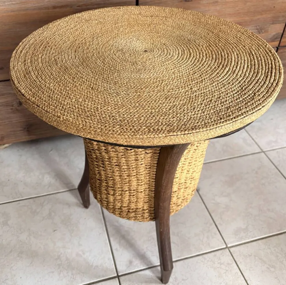Travailleuse vintage tripode en osier et bois, esprit années 60