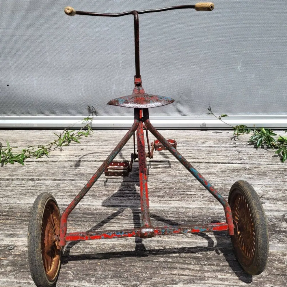 Tricycle enfant métal riveté 1920 • Style urbex