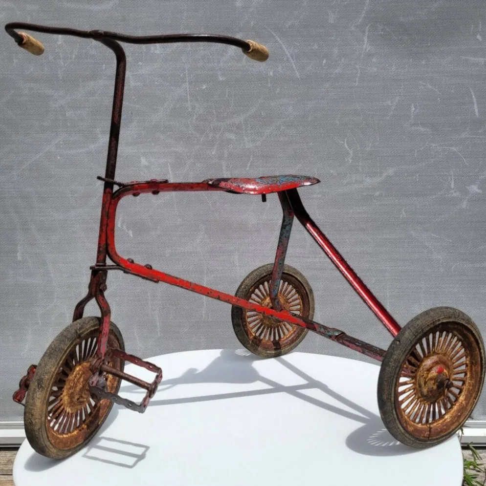Tricycle enfant métal riveté 1920 • Style urbex