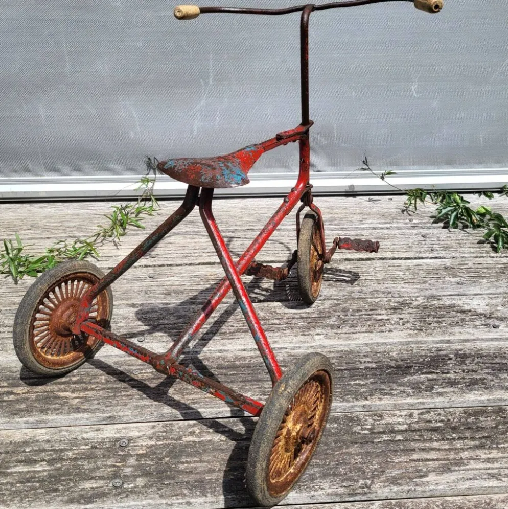 Tricycle enfant métal riveté 1920 • Style urbex