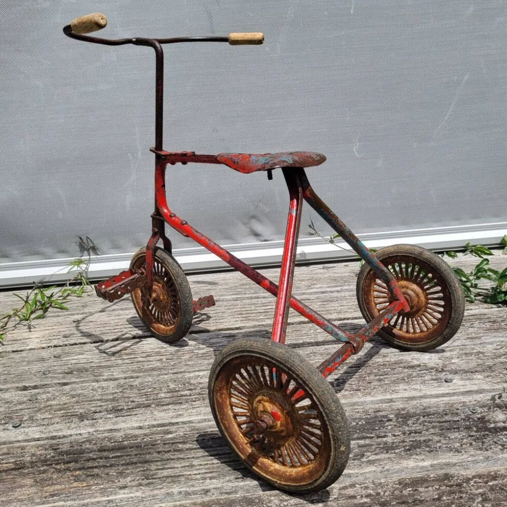 Tricycle enfant métal riveté 1920 • Style urbex