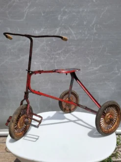 Tricycle enfant métal riveté 1920 • Style urbex