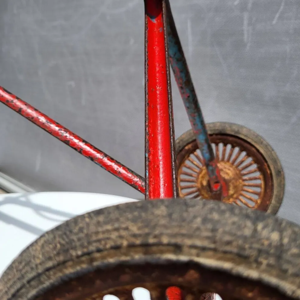 Tricycle enfant métal riveté 1920 • Style urbex
