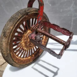 Tricycle enfant métal riveté 1920 • Style urbex
