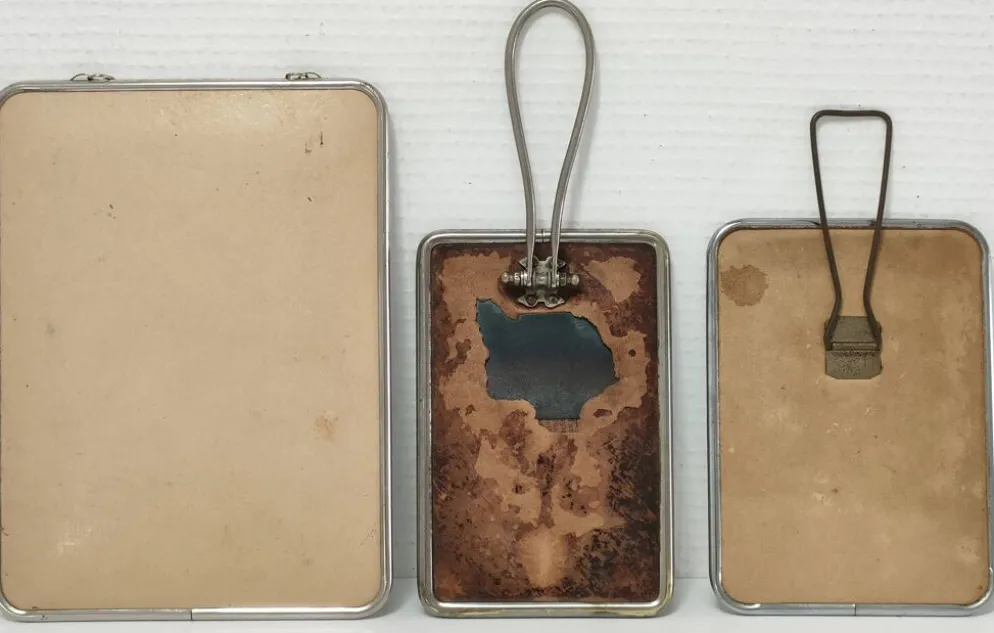 Trois miroirs de barbier cadre métal début à milieu XXème