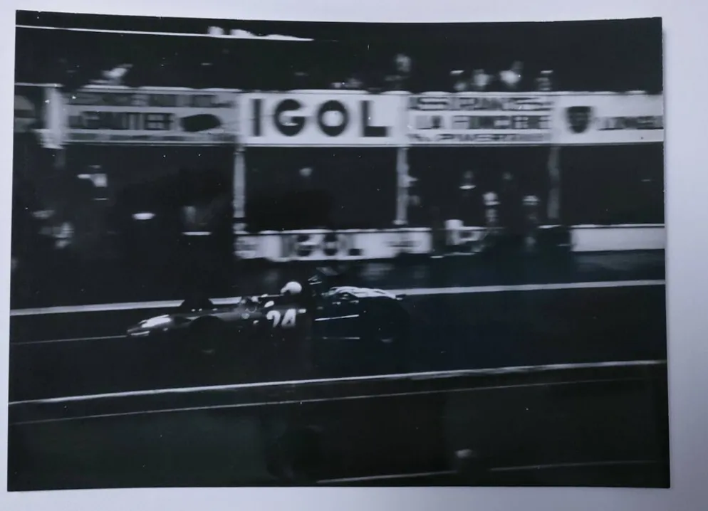 trois photographies 24h du mans argentique années 60