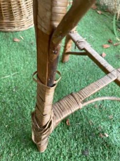 Très bel ensemble en rotin vintage: 4 fauteuils et une table(75/57cm).