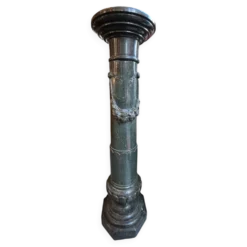Très belle et ancienne colonne en marbre de couleur vert, datant du XIXe siècle