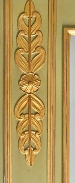Trumeau en bois peint et décoré d'une huile sur panneau