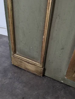 Trumeau Louis XV en bois laqué vert à scène galante
