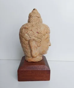 Tête de Bouddha en terre cuite