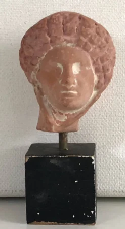 Tête de femme en céramique