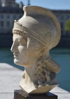 Tête de l'Athéna de Poitiers, vers 1960