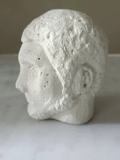 Tête d'homme en plâtre
