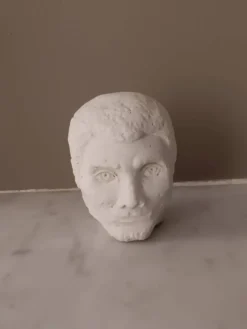Tête d'homme en plâtre