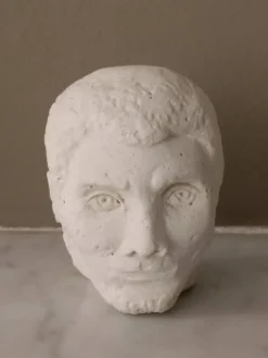 Tête d'homme en plâtre