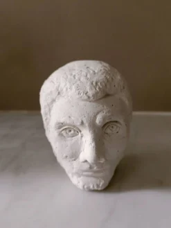 Tête d'homme en plâtre