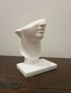 Tête en plâtre