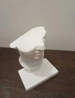 Tête en plâtre