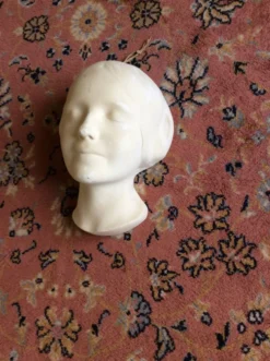 Tête en plâtre