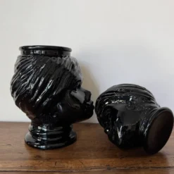 2 têtes en verre représentant des Maures
