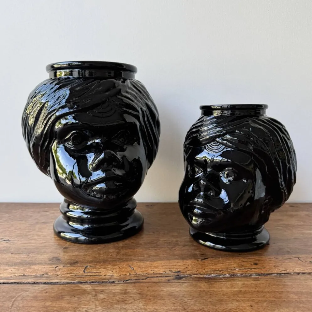 2 têtes en verre représentant des Maures