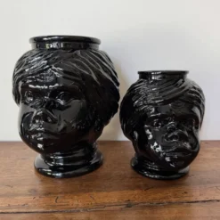 2 têtes en verre représentant des Maures