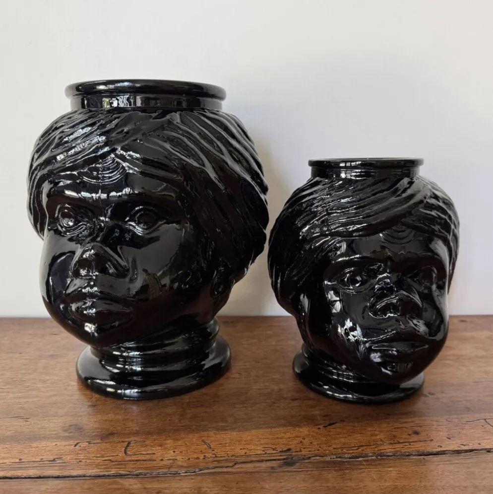 2 têtes en verre représentant des Maures